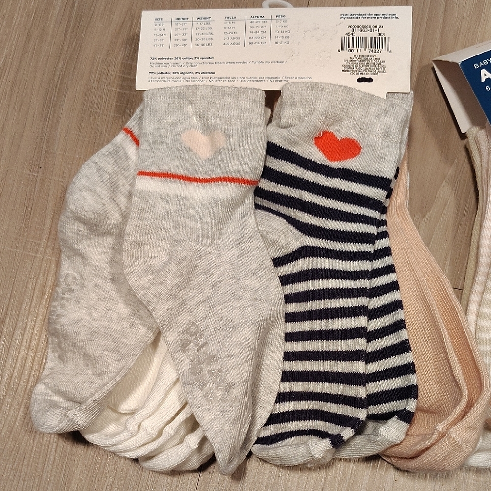 Old Navy girls Sock Bundles 4t-5t - Picture 2 of 3